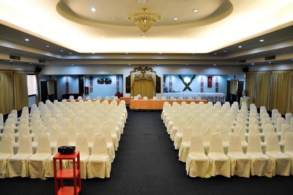 Win Place Hotel Chiang Mai Bagian luar foto