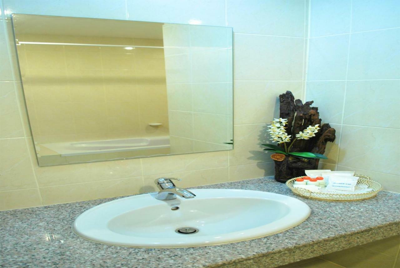 Win Place Hotel Chiang Mai Bagian luar foto